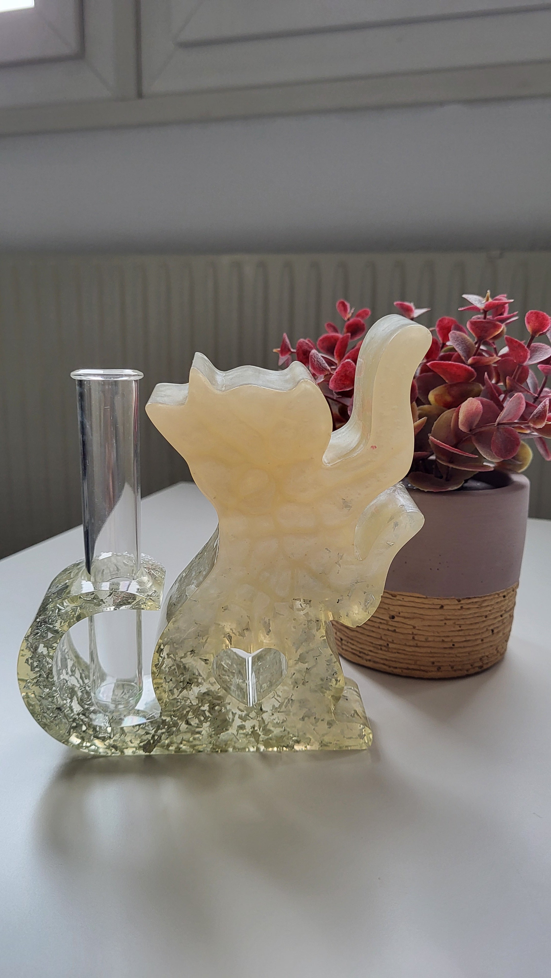 Katze mit Reagenzglas