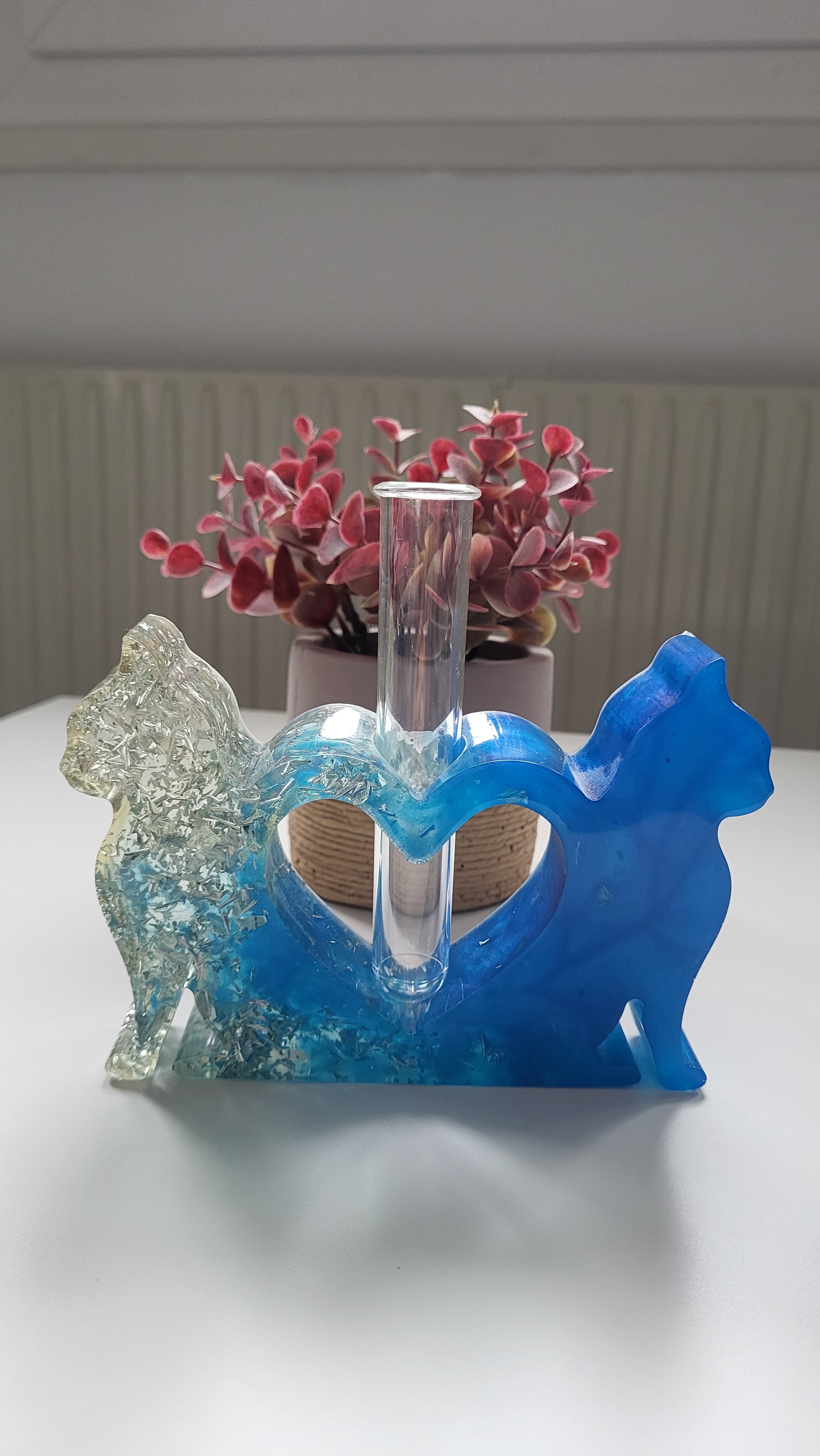 Katze mit Reagenzglas