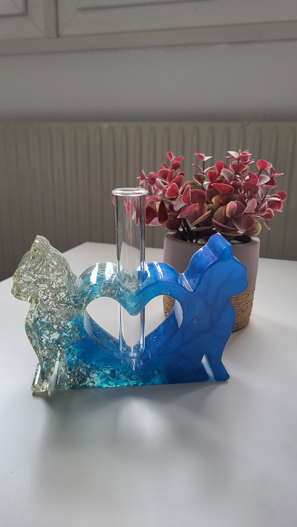 Katze mit Reagenzglas