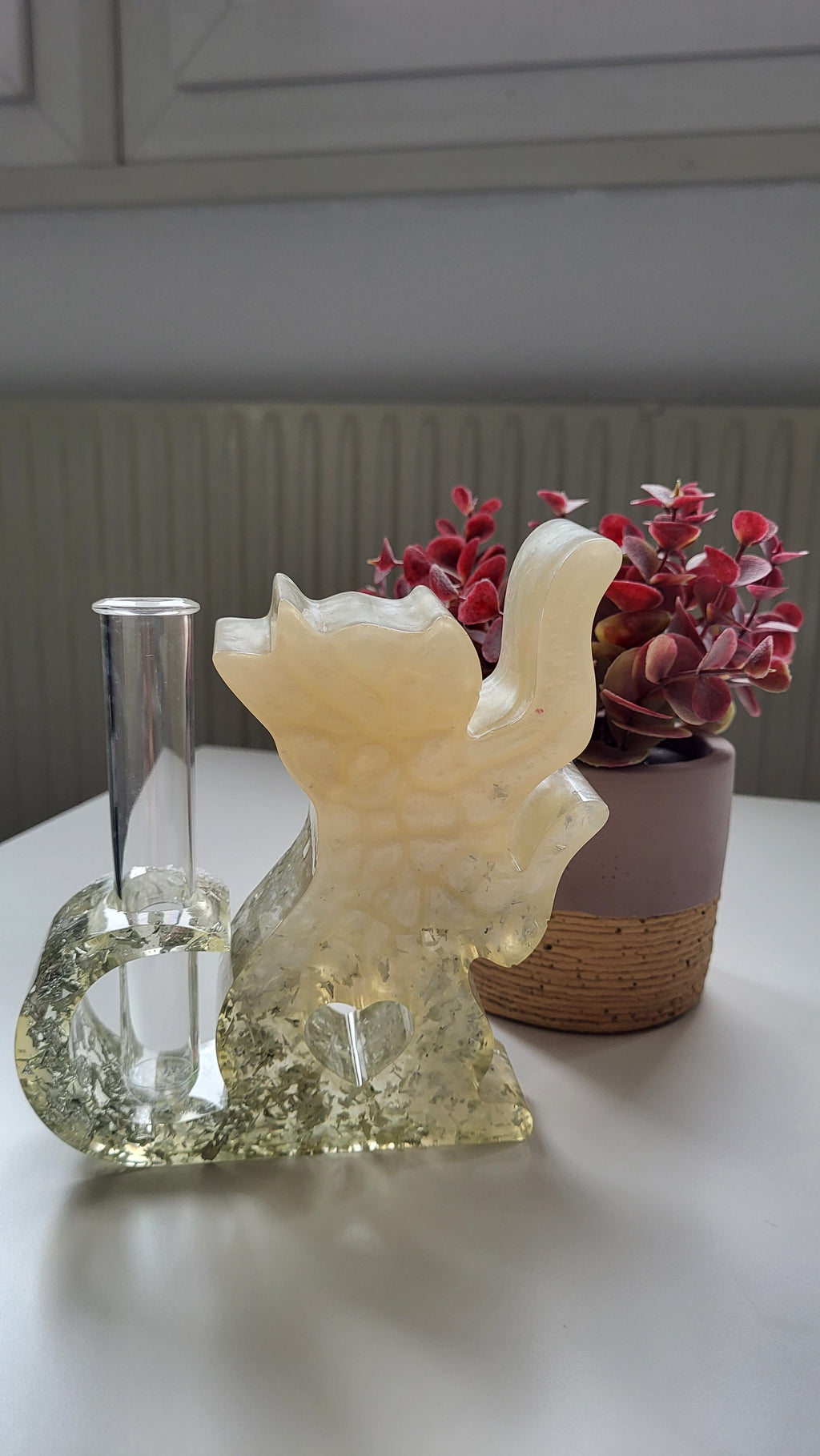 Katze mit Reagenzglas