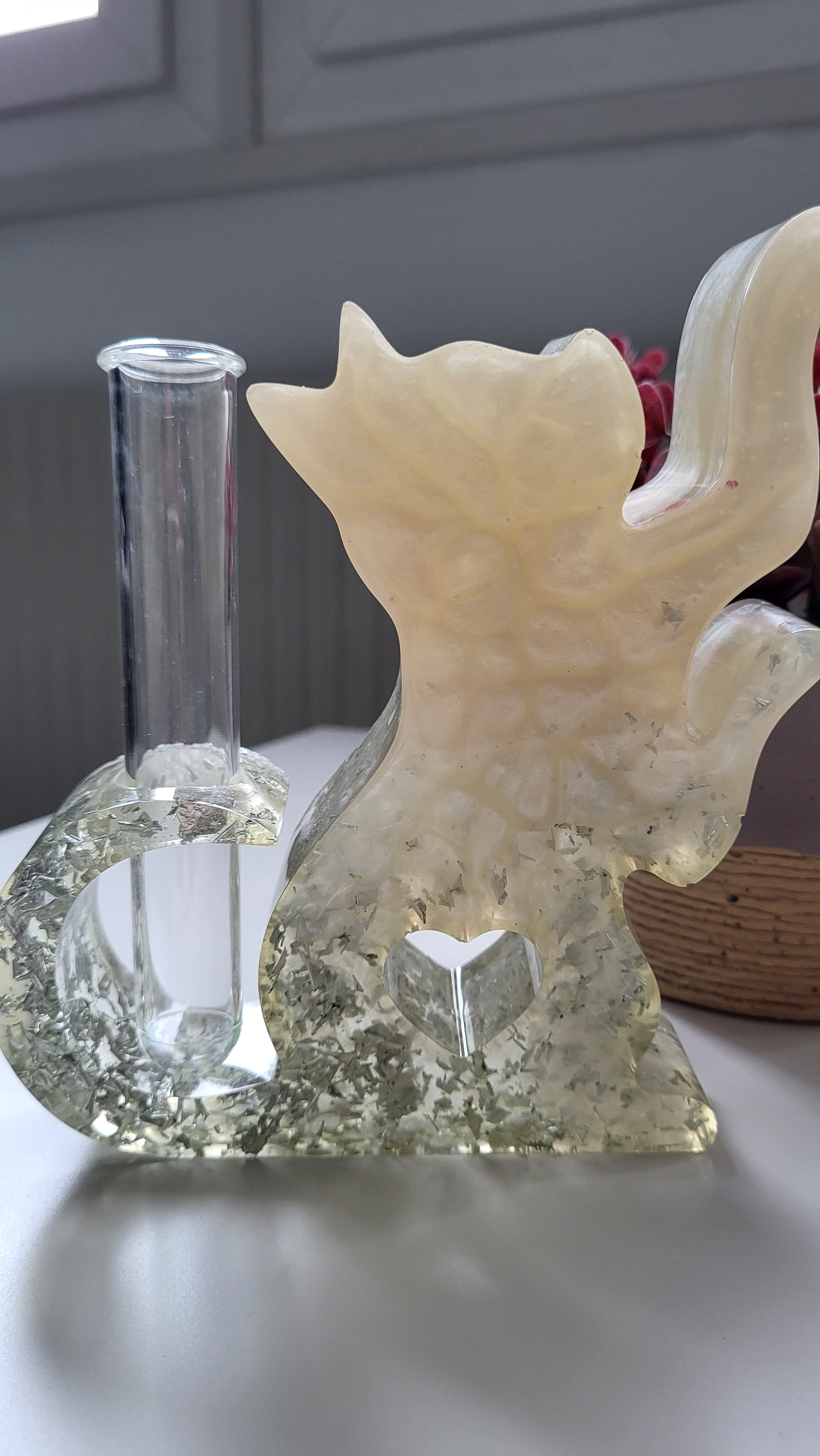 Katze mit Reagenzglas