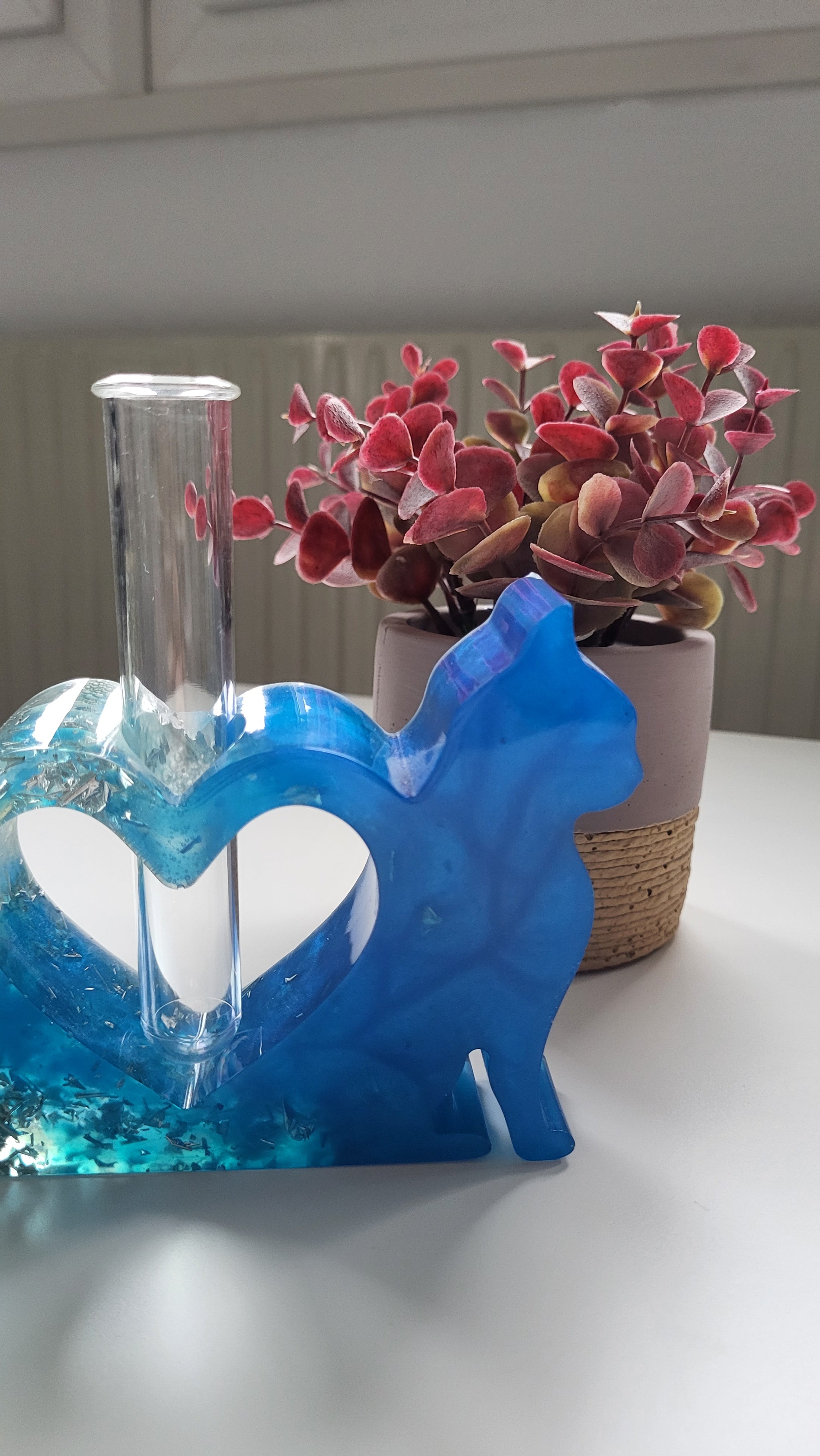 Katze mit Reagenzglas